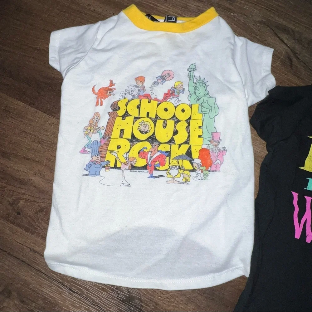 Like new! 90’s theme PetSmart Pet T-shirts